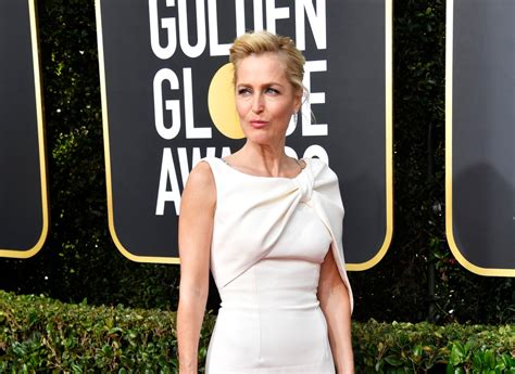 Gillian Anderson ditches bra but her breasts may not sag